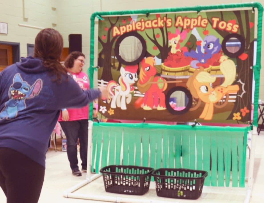 Applejack's Apple Toss